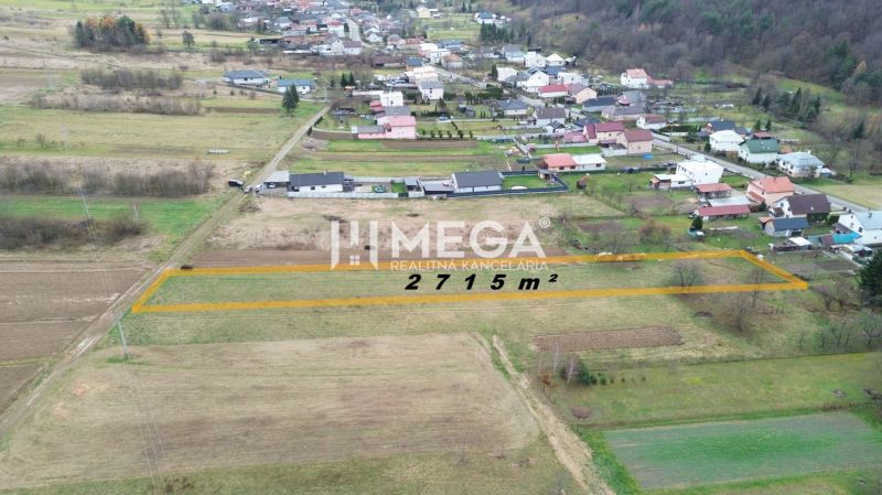 Légi felvétel a telkekről - lakóterület Zemplínske Hámry-ban, 2715 m² területtel.