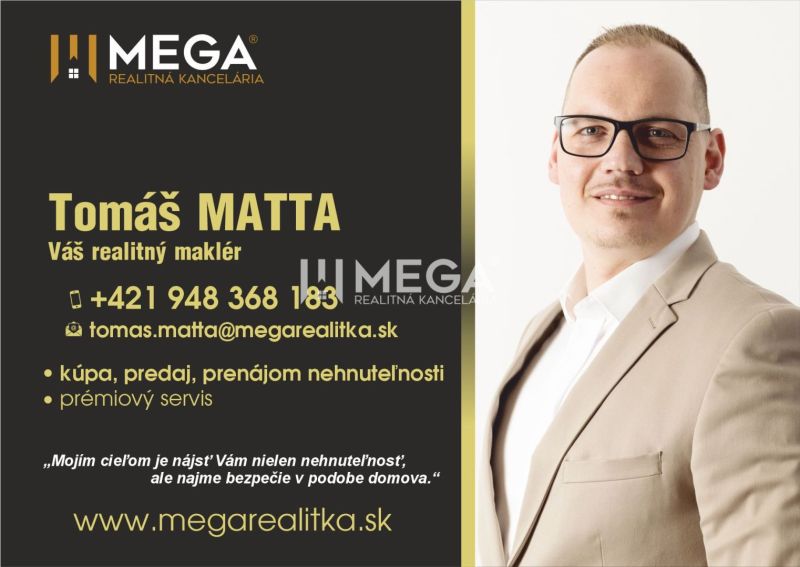 Realitní maklér névjegykártyája elérhetőségekkel és speciális szolgáltatási ajánlattal.