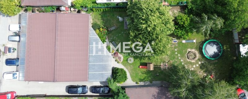 Légi felvétel a Budovateľská utcai vendéglátóhelyekről Vranov nad Topľou-ban.