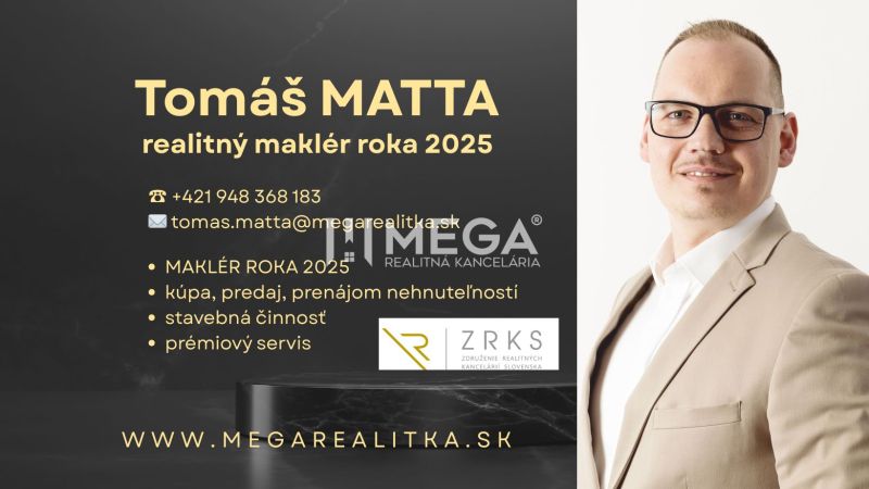 Ingatlanügynök névjegykártyája a MEGA ingatlanirodával való kapcsolattartással.