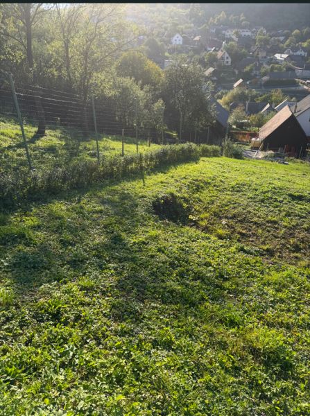 Telkek - lakások Košecké Podhradie-ban gyönyörű kilátást nyújtanak a vidékre és a házakra.