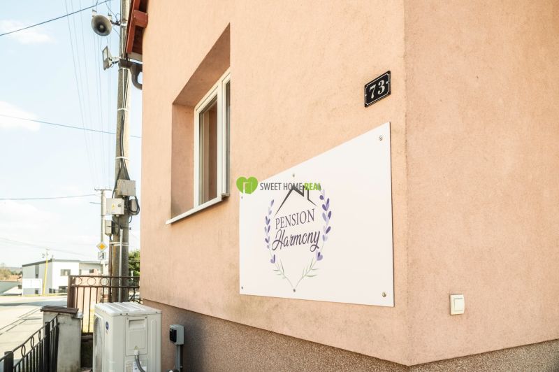 A Liptószentmiklósi Harmony Panzió épületének külseje, szállodák és panziók.