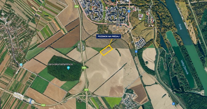 Légi felvétel az eladó telekről a Pozsonyi Panónska út mellett, Petržalkán.