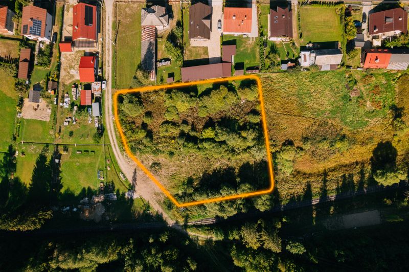 Légi felvétel a lakóterületekről Čierny Balogban, a Švermova utcán.